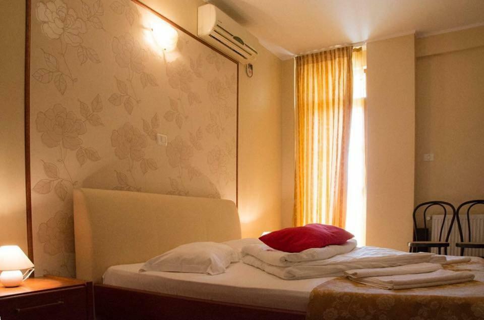 Vila Noa Hotel นาโวดาริ ภายนอก รูปภาพ