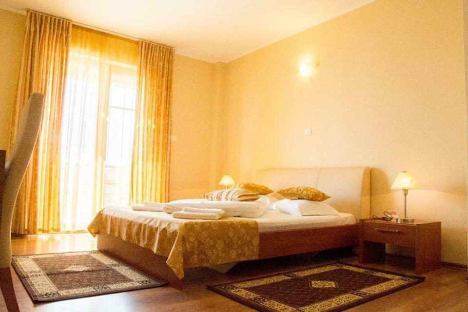 Vila Noa Hotel นาโวดาริ ภายนอก รูปภาพ