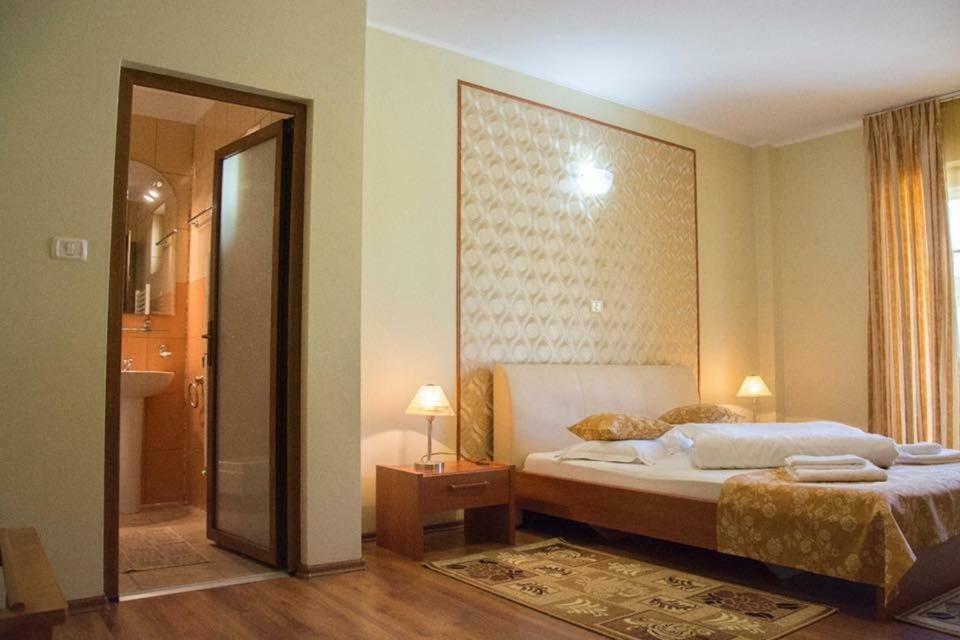 Vila Noa Hotel นาโวดาริ ภายนอก รูปภาพ