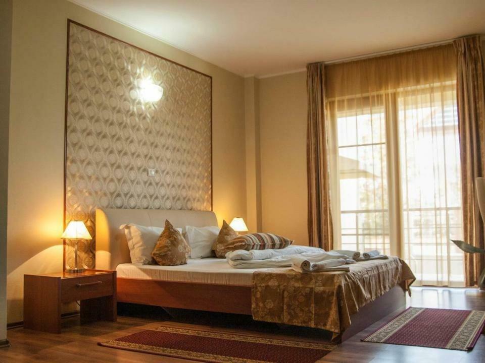 Vila Noa Hotel นาโวดาริ ภายนอก รูปภาพ