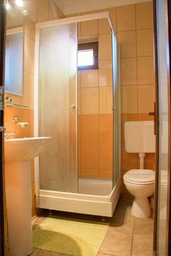 Vila Noa Hotel นาโวดาริ ภายนอก รูปภาพ